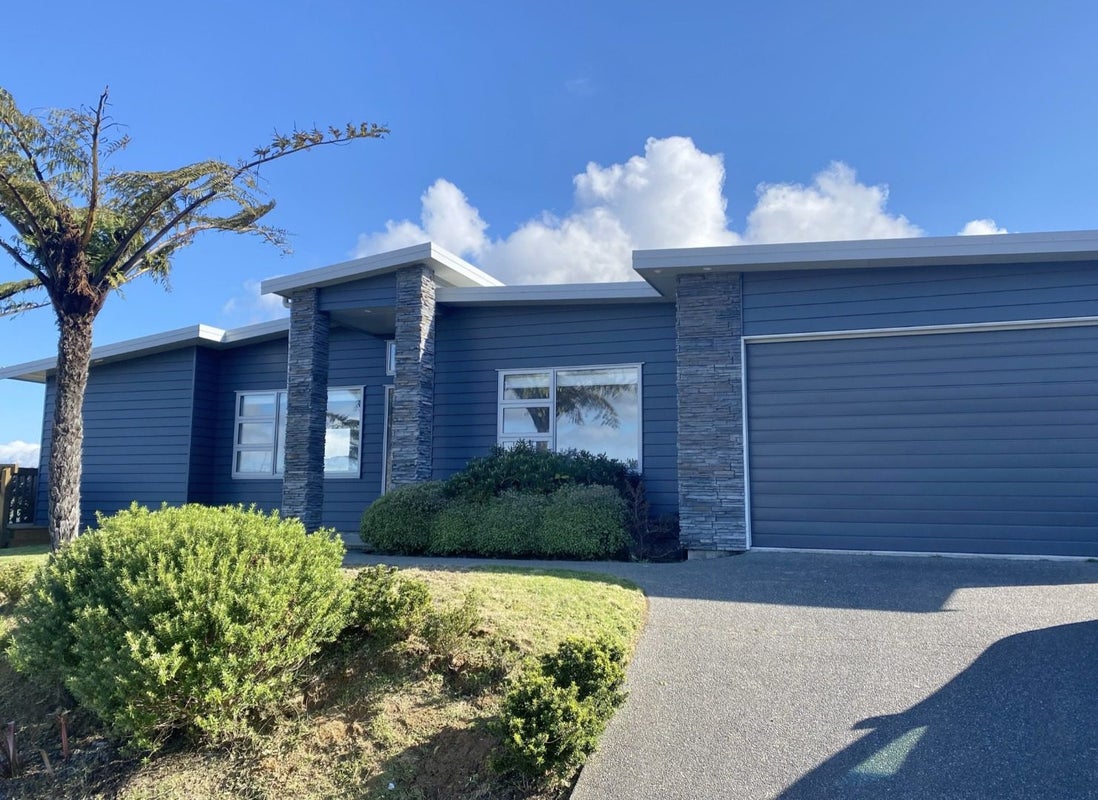 1 Benhar Close, Kelson, Lower Hutt - Carousel 1