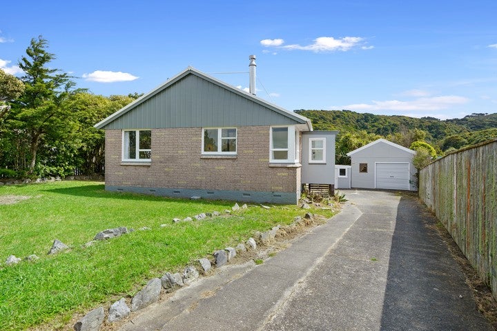 140 Rangituhi Crescent, Takapuwahia, Porirua - Carousel 1