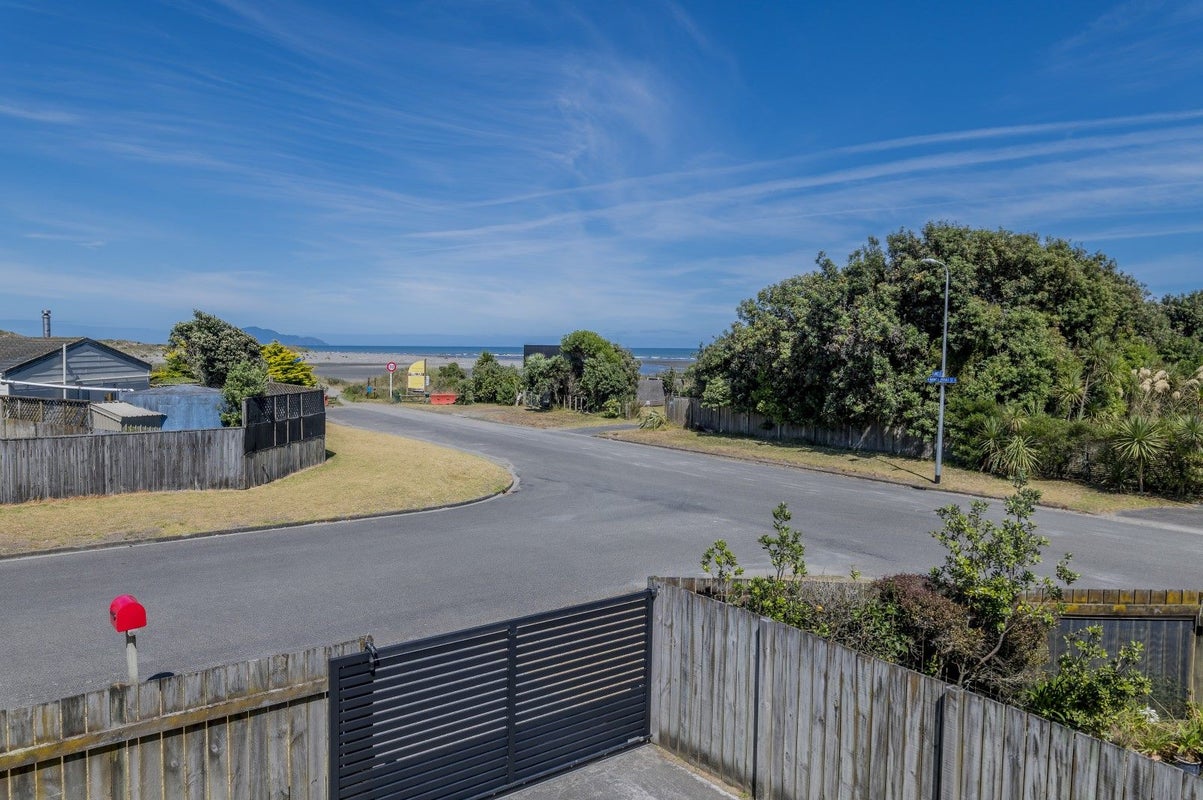 58 Manga-Pirau Street, WAIKAWA BEACH, MANAKAU - Carousel 2