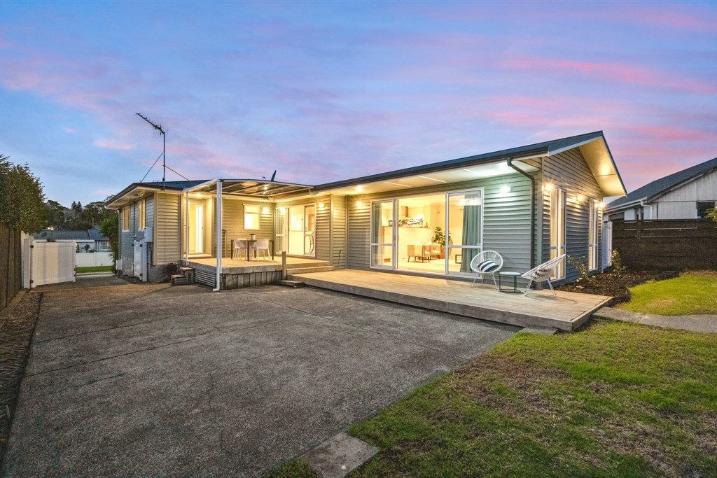 27 La Rosa Street, Green Bay, Waitakere City, Auckland - Carousel 2