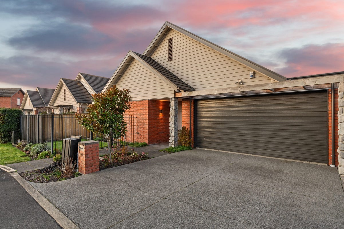 35 Henley Green, Northwood, Christchurch - Carousel 2