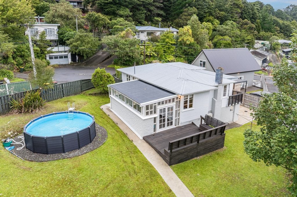 5 Faris Crescent, Wainuiomata, Lower Hutt - Carousel 1
