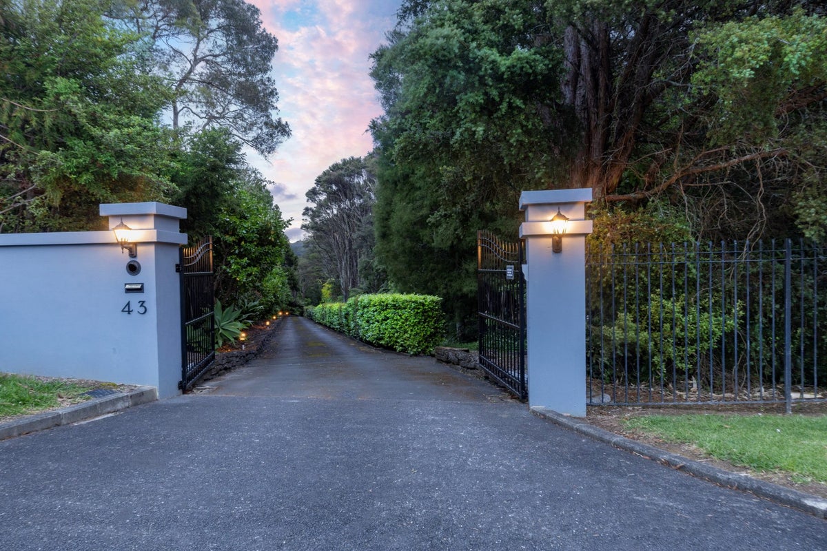 43 Autumn Avenue, Glen Eden, Auckland - Carousel 2