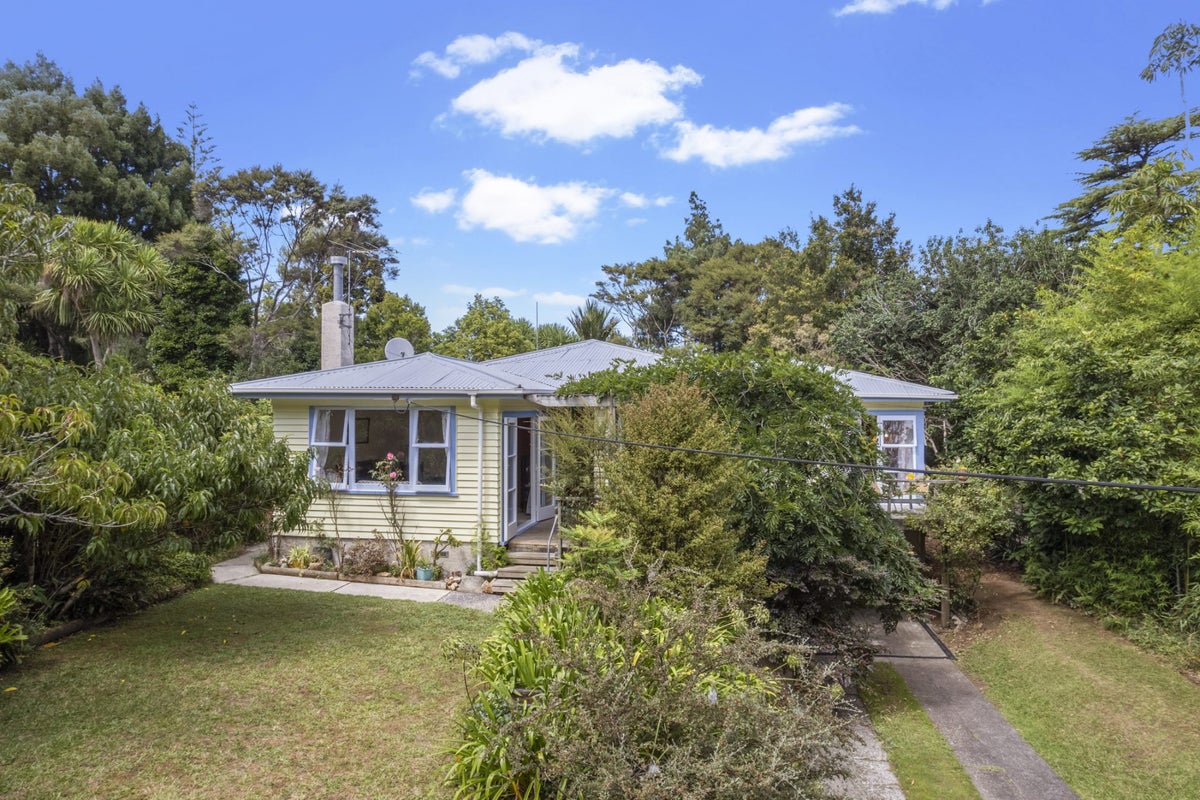 28 Boylan Road, Titirangi, Auckland - Carousel 1