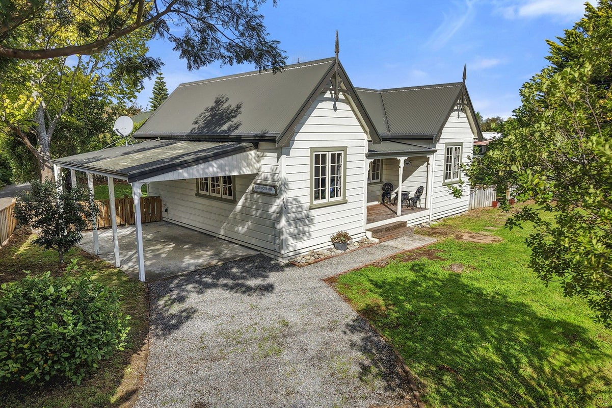 463 High Street South, Carterton, Carterton - Carousel 1