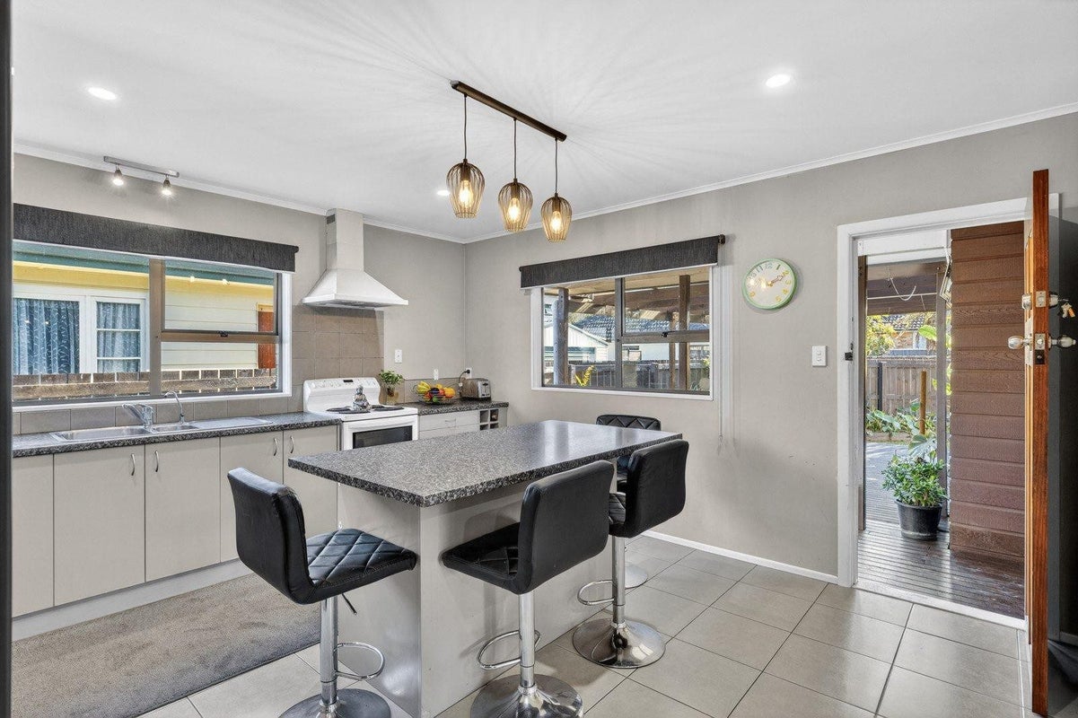 2 Michael Avenue, Dinsdale, Hamilton - Carousel 2