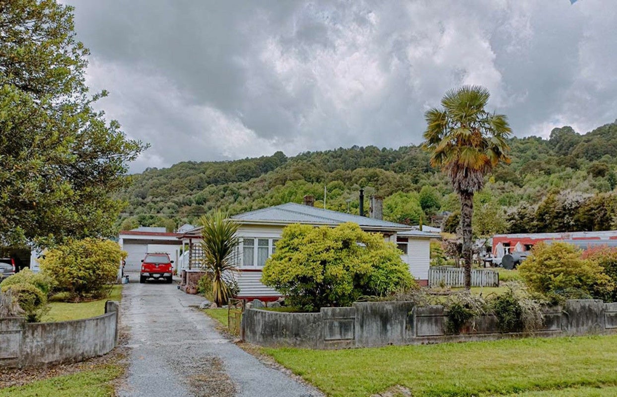 4 Dunn Street, Reefton, Reefton - Carousel 1