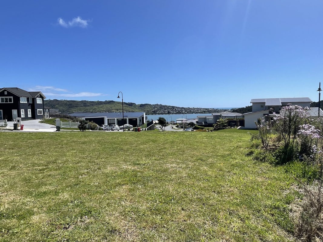 33 Ken Douglas Drive, Aotea, Porirua - Carousel 1