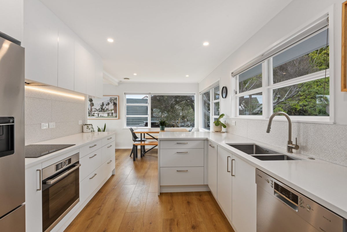 1/21 Deuxberry Avenue, Northcote, Auckland - Carousel 1