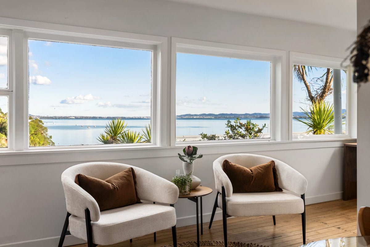 42 Neptune Avenue, Beach Haven, Auckland - Carousel 1