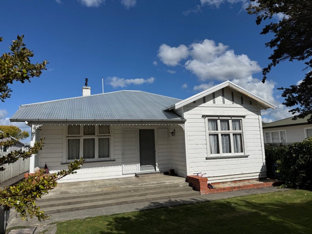 404 Lascelles Street, Saint Leonards, Hastings - Carousel 1
