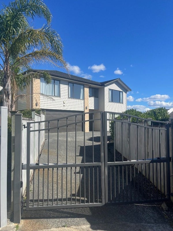 101 Medallion Drive, Oteha, Auckland - Carousel 2