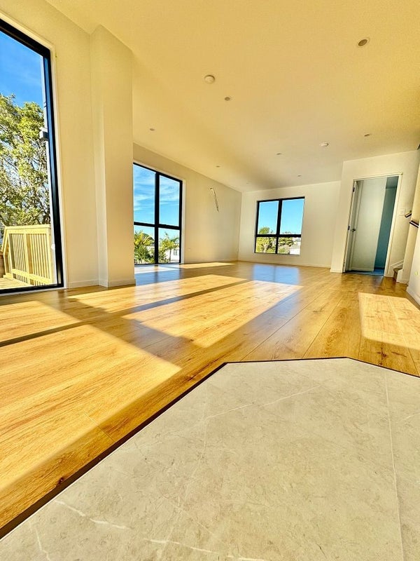 8A Datura Place, Sunnynook, Auckland - Carousel 2