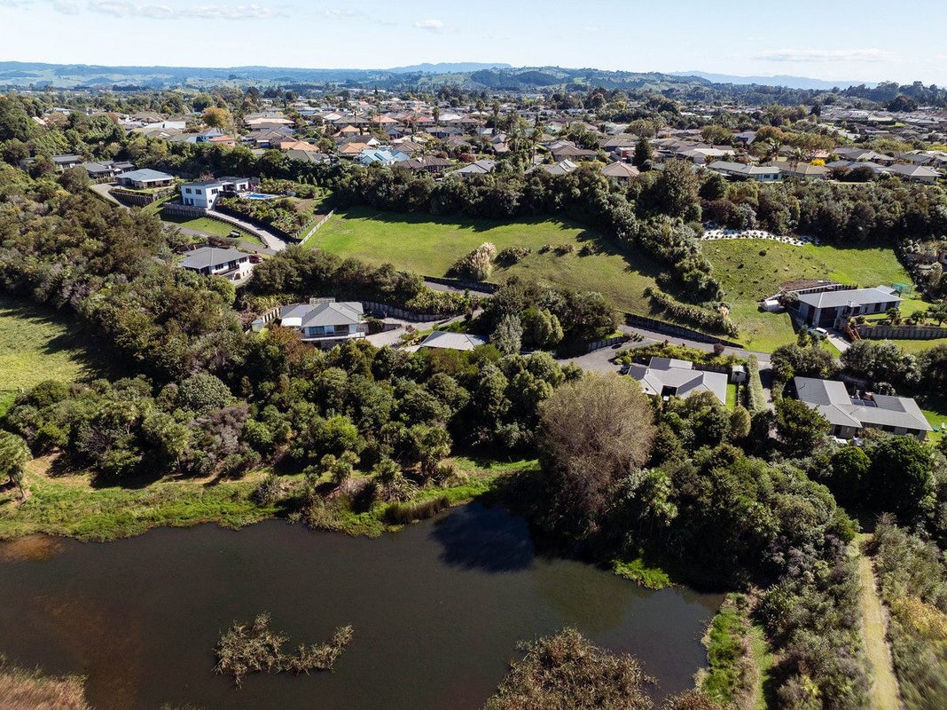 10 Southill Way, Pyes Pa, Tauranga - Carousel 4