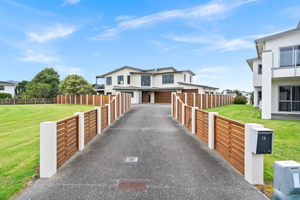 16 Fred Carr Place, One Tree Point, Whangarei - Carousel 2