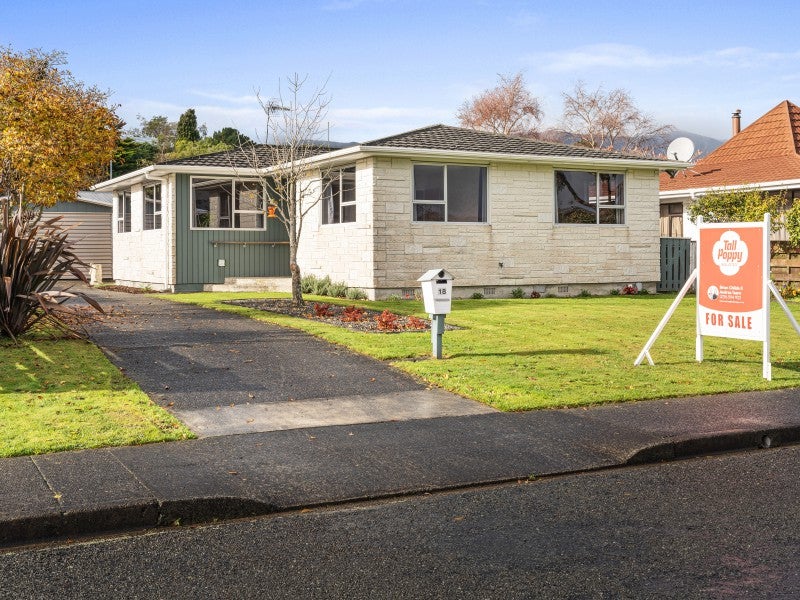 18 Shanly Street, Brown Owl, Upper Hutt - Carousel 1