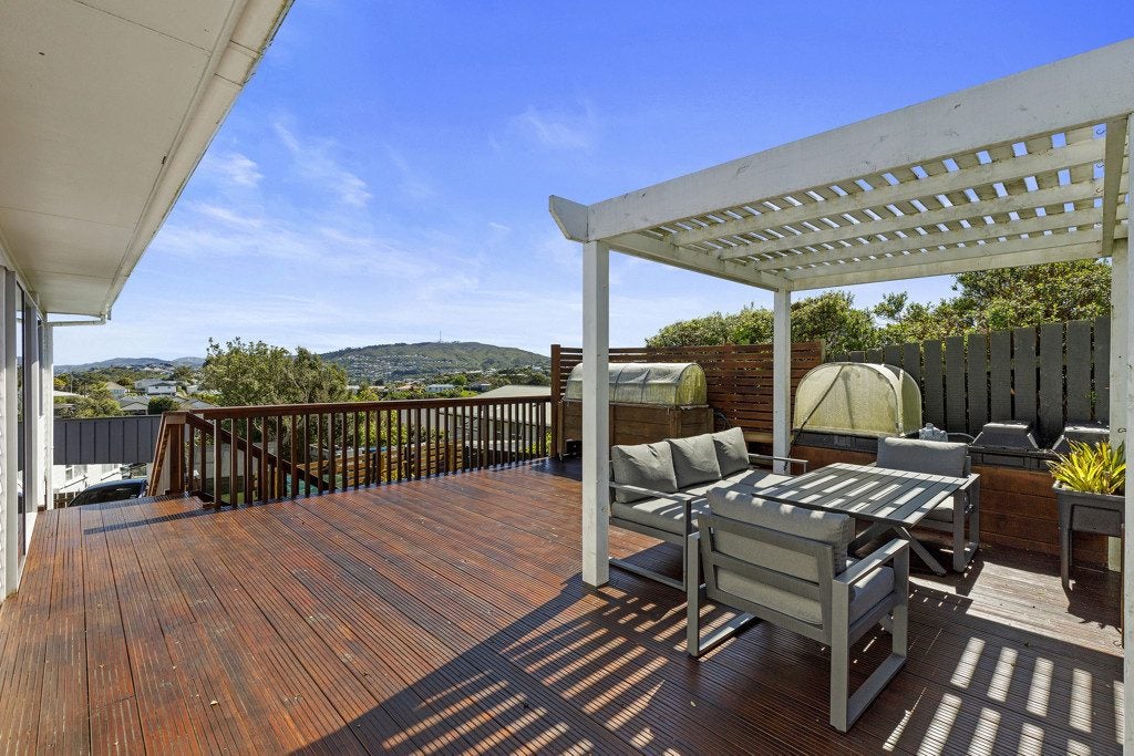 25 Griffiths Grove, Newlands, Wellington - Carousel 1