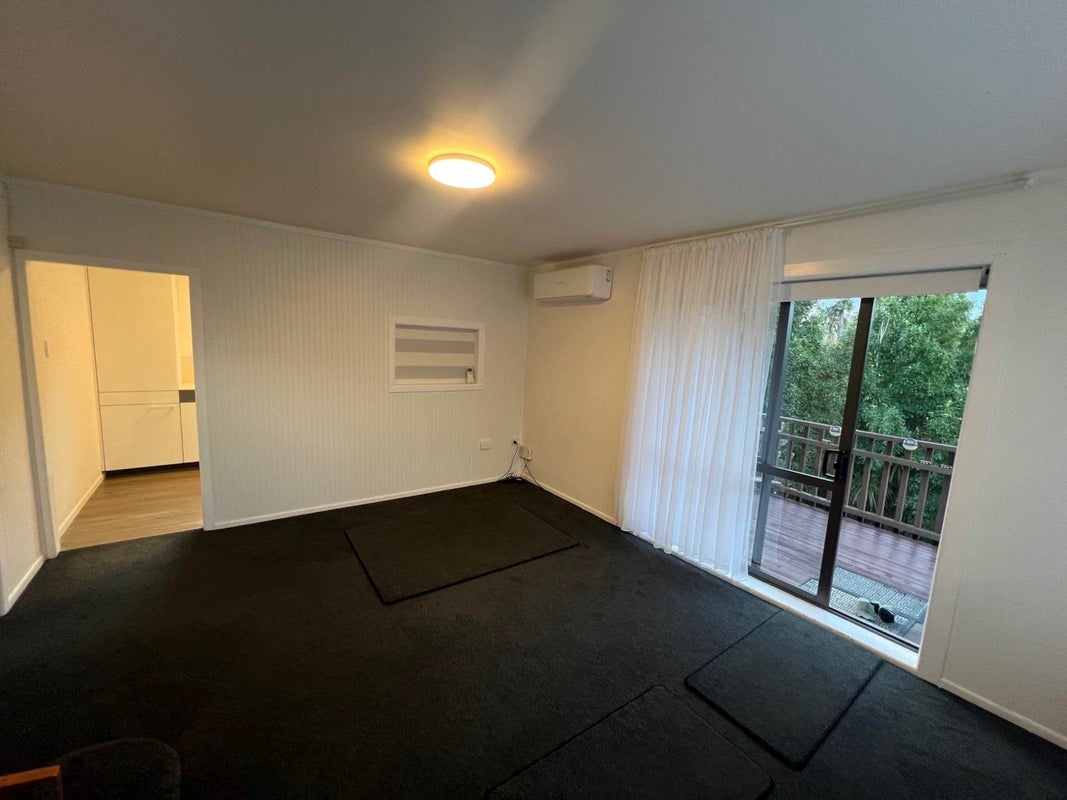 14 James Scott Place, Te Atatu South, Auckland - Carousel 2