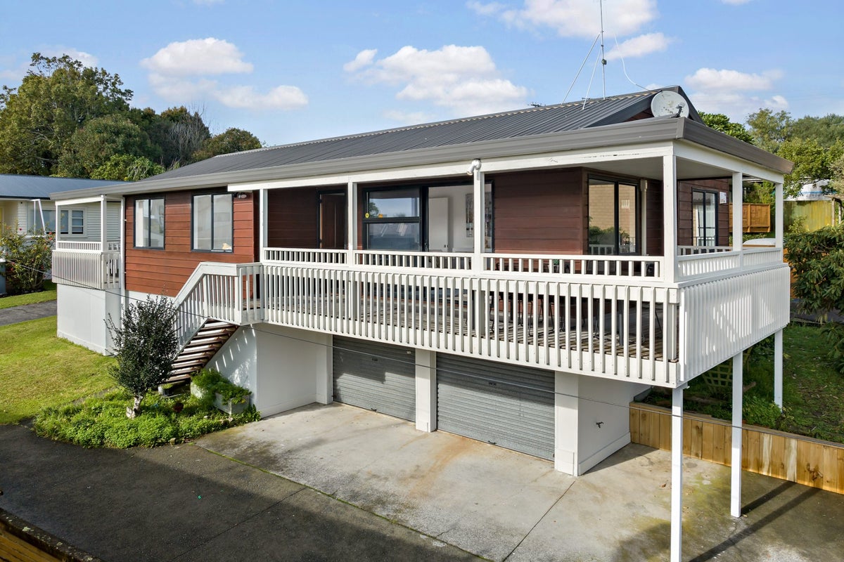 1/3 Ellice Road, Totara Vale, Auckland - Carousel 2