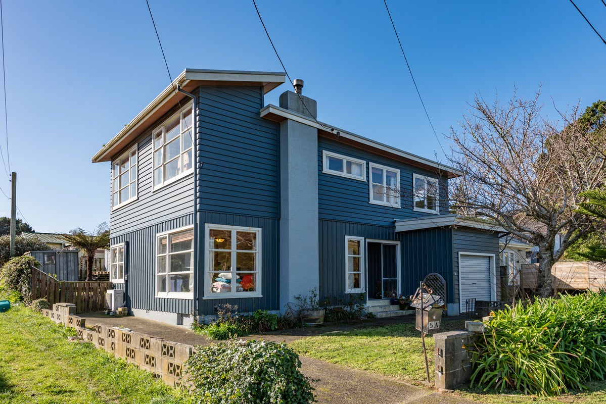 5A North Street, Tawa, Wellington - Carousel 1