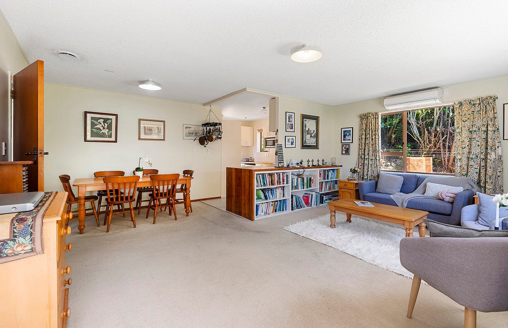 2/16 Henderson Street, Karori, Wellington - Carousel 2