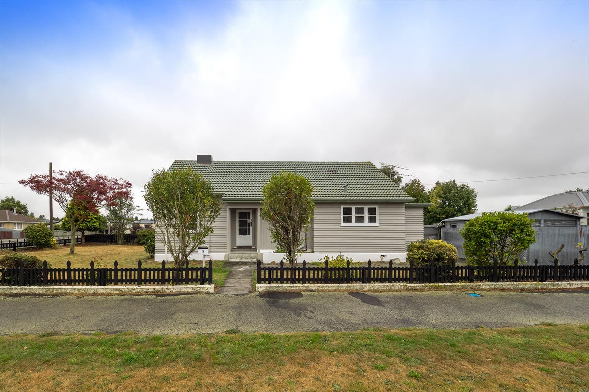 1 Brucefield Avenue, Netherby, Ashburton - Carousel 14