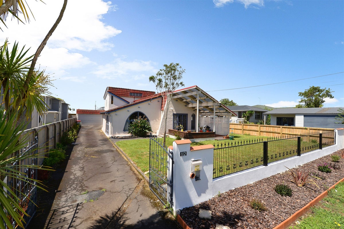 112 Mansel Avenue, Hillcrest, Hamilton - Carousel 1