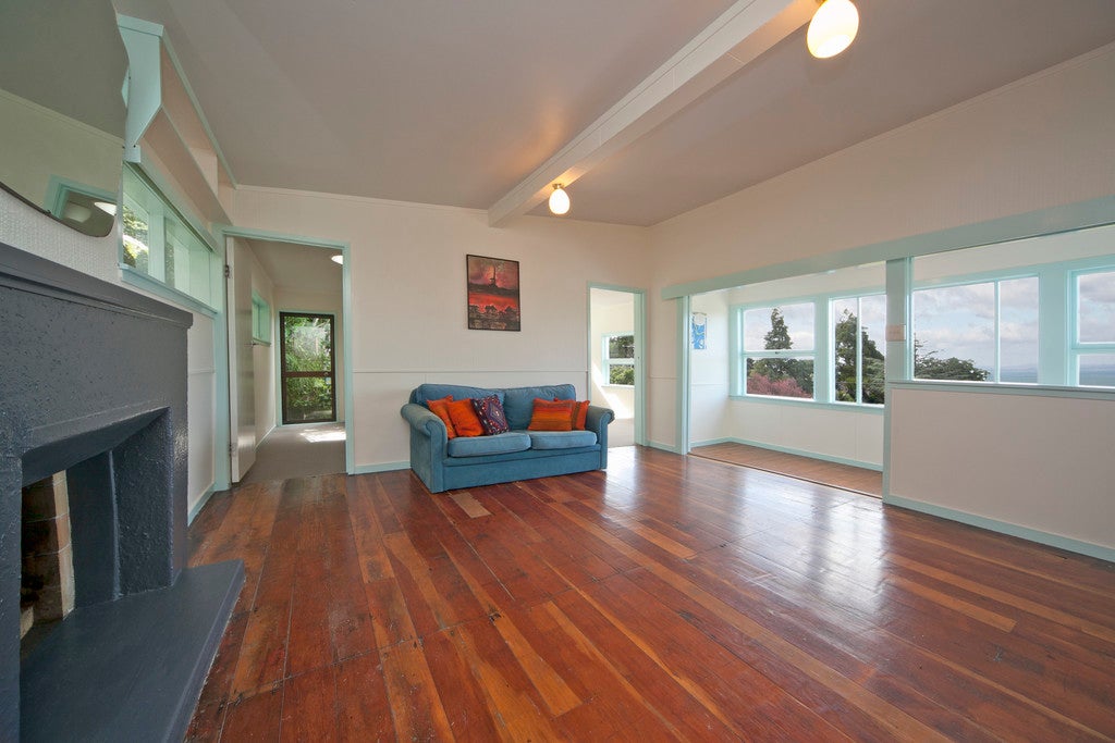 15 Kauri Point Road, Laingholm, Auckland - Carousel 2