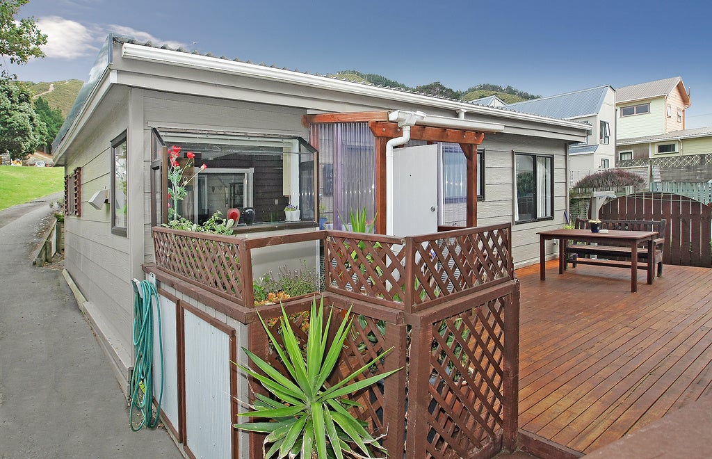 56 Happy Valley Road, Owhiro Bay, Wellington - Carousel 1