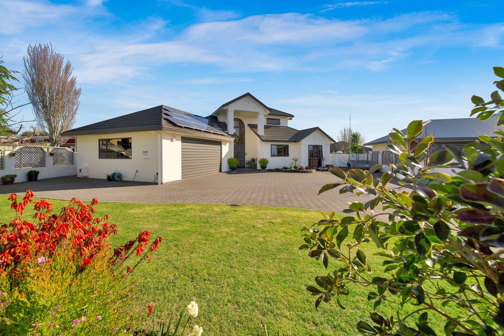 12 Taylor Place, Merrilands, New Plymouth - Carousel 1