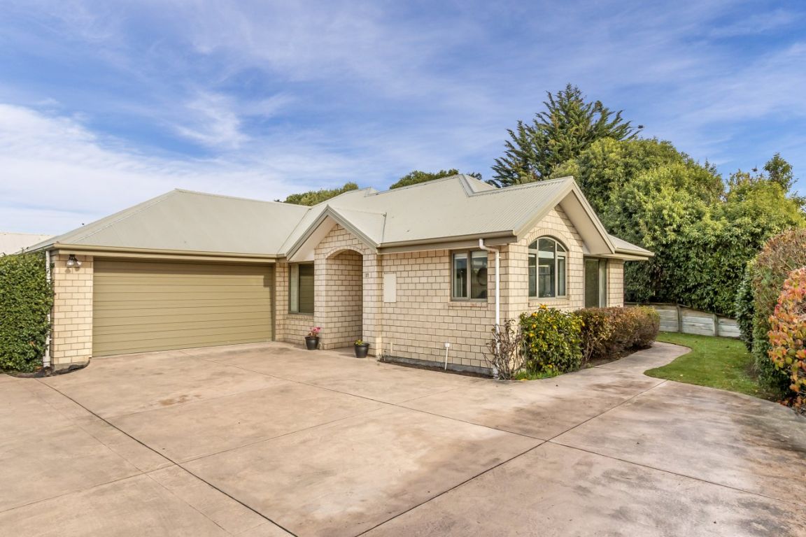 37 Baltimore Green, Shirley, Christchurch - Carousel 2