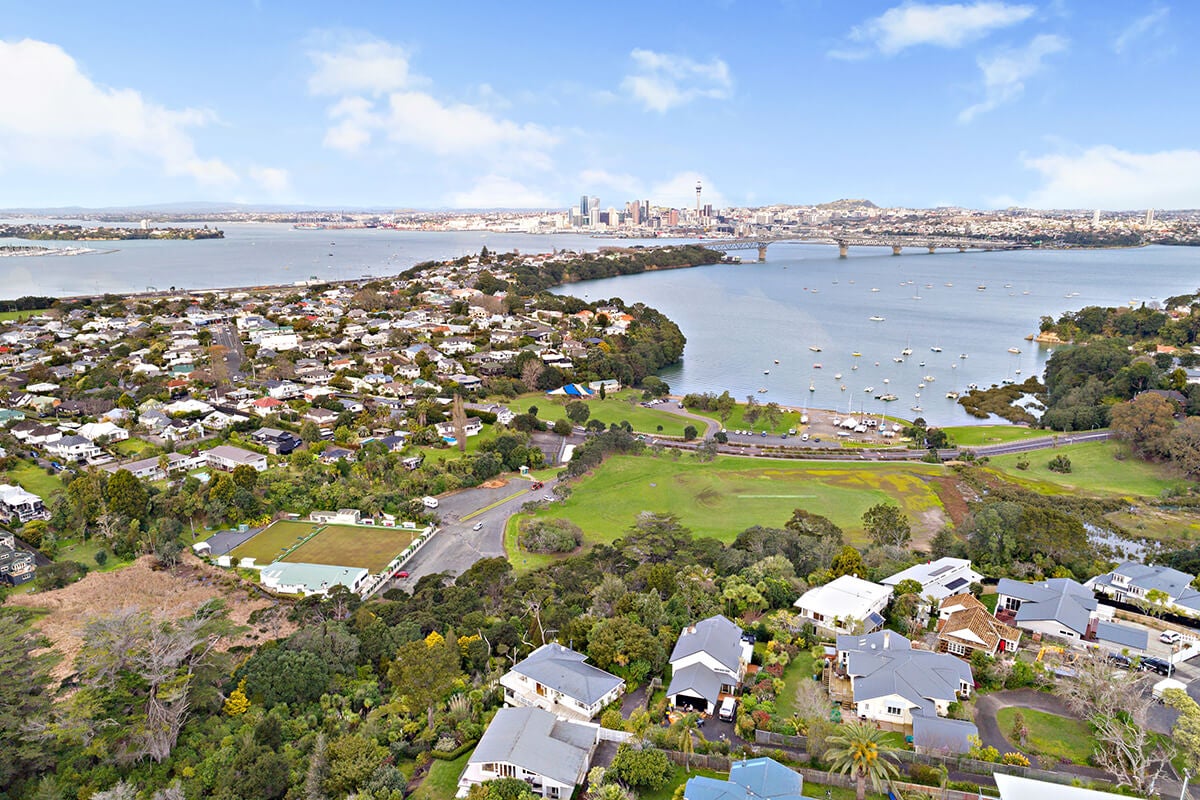 3/0 Seaview Avenue, Northcote, Auckland - Carousel 2