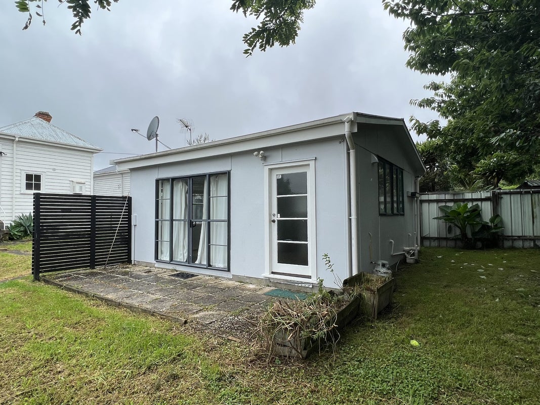 28 Leslie Avenue, Sandringham, Auckland - Carousel 1
