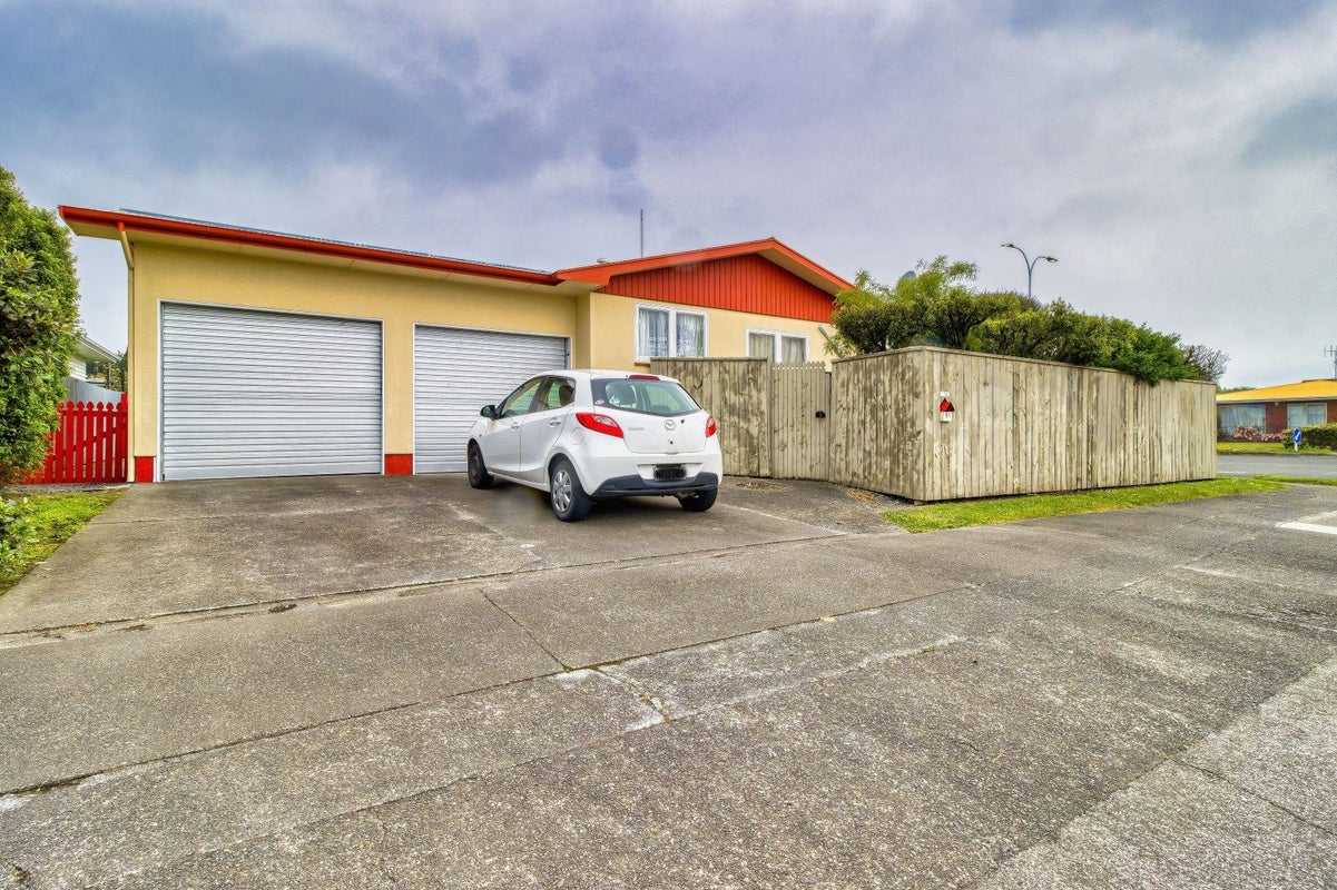 51 Trinity Crescent, Pirimai, Napier - Carousel 1