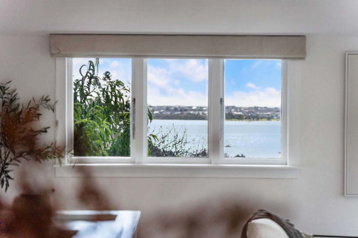 91 Island Bay Road, Beach Haven, Auckland - Carousel 2