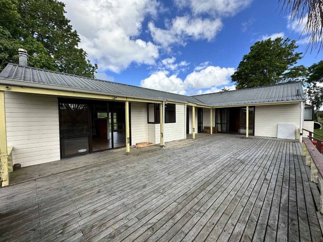 1326 Dairy Flat Highway, Albany - Carousel 1
