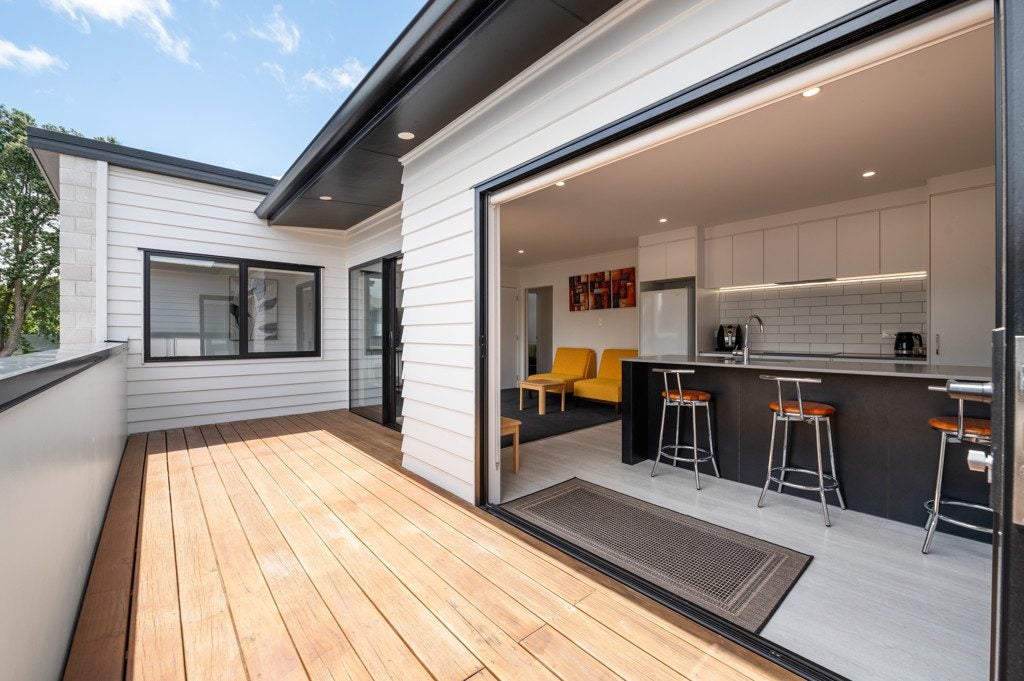 2/13 Manning Street, Hamilton Central, Hamilton - Carousel 2