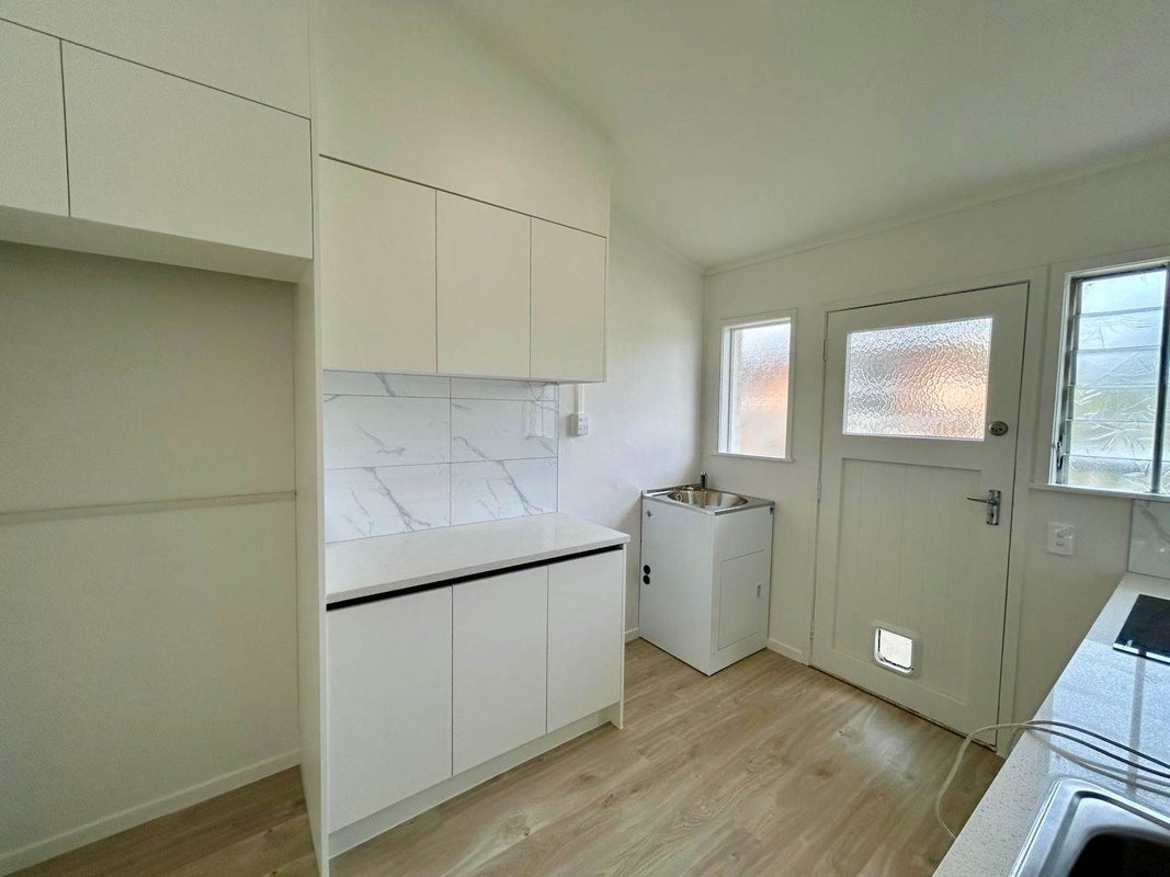 1/6 Almond Place, Mount Wellington, Auckland - Carousel 2