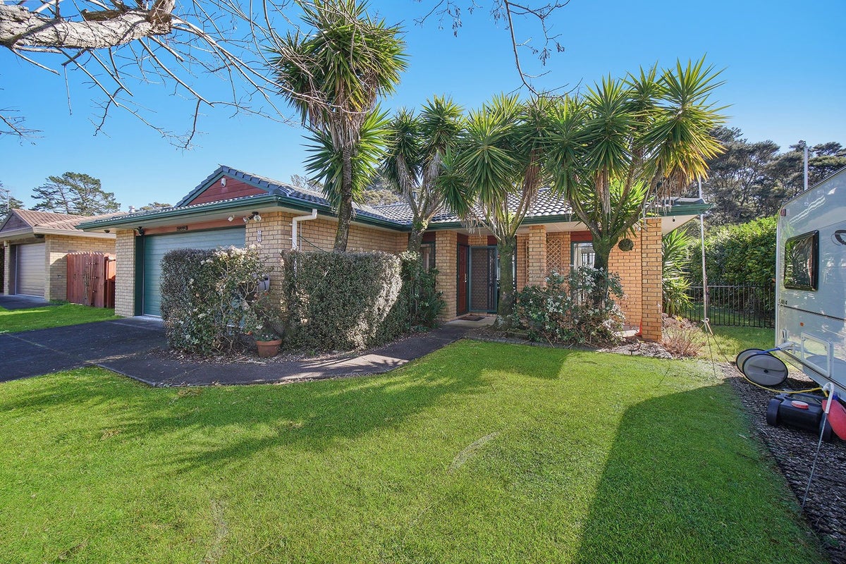 14 Waimoko Glen, Swanson, Auckland - Carousel 1