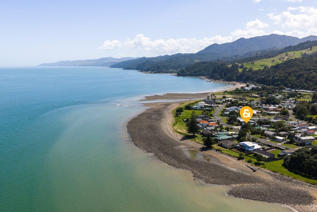 22 Seaview Avenue, Te Puru, Thames - Carousel 1