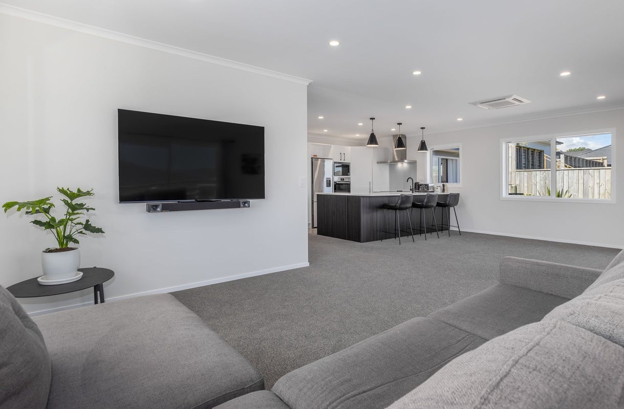 11 Karearea Avenue, Waikanae - Carousel 2