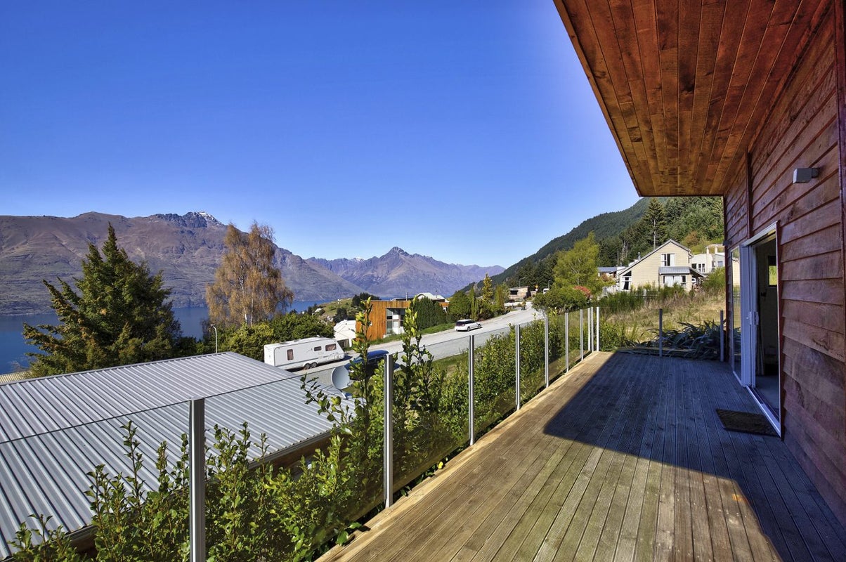129B Wynyard Crescent, Fernhill, Queenstown - Carousel 2