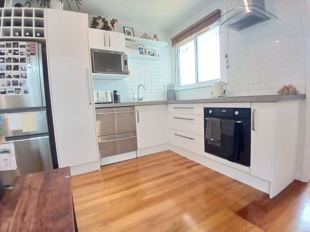 5 Beazley Avenue, Paparangi, Wellington - Carousel 2