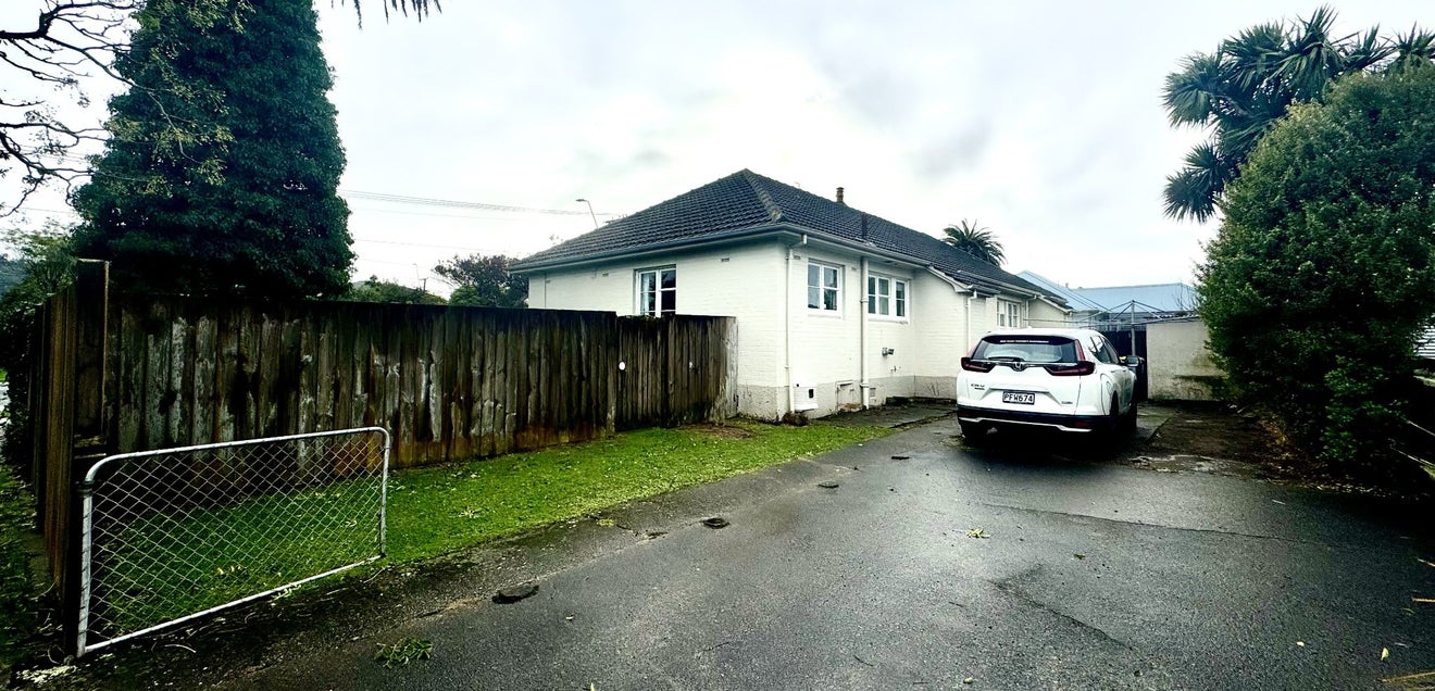 111 Cambridge Terrace, Fairfield, Lower Hutt - Carousel 2