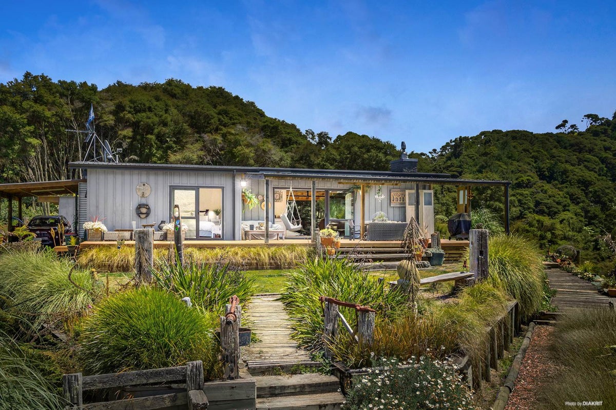 84 Pinnacle Hill Road, Bombay - Carousel 2