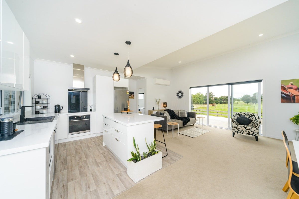 33 Meavy Lane, Ashhurst, Palmerston North - Carousel 2