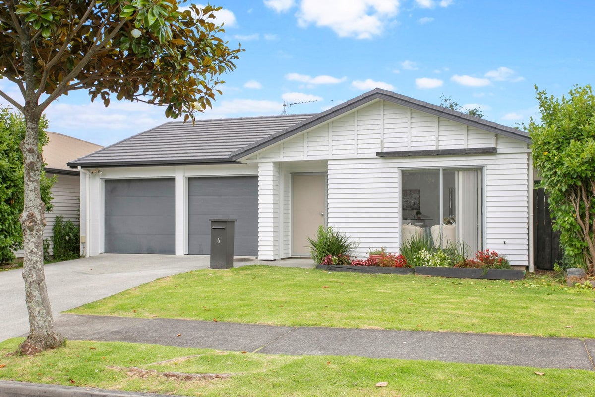 6 Popokatea Drive, Takanini, Auckland - Carousel 1