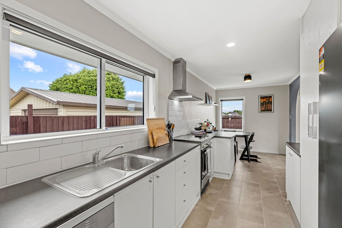 9 Fir Tree Lane, Aranui, Christchurch - Carousel 2