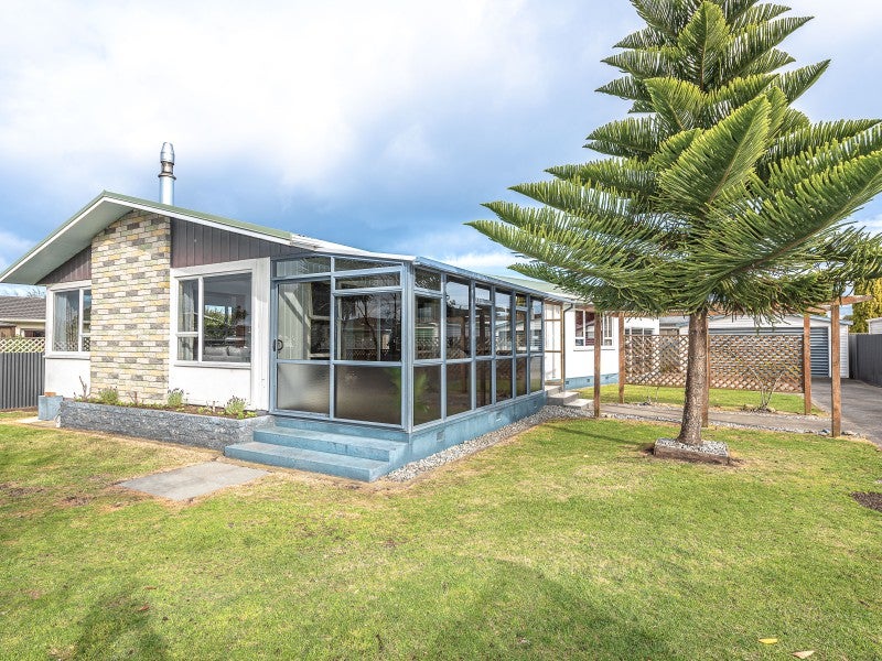 11 Lindsey Crescent, Springvale, Whanganui - Carousel 1