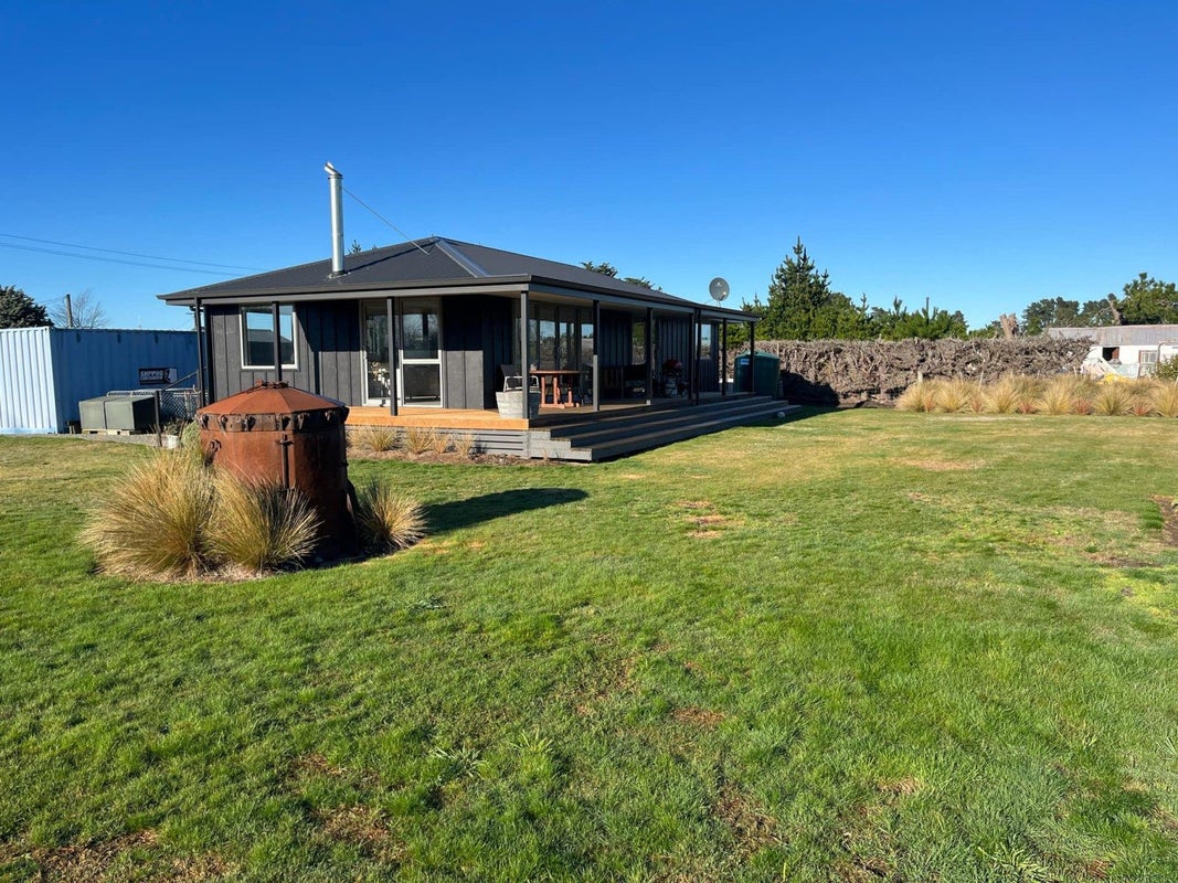 43 Barr Street, Oamaru - Carousel 1